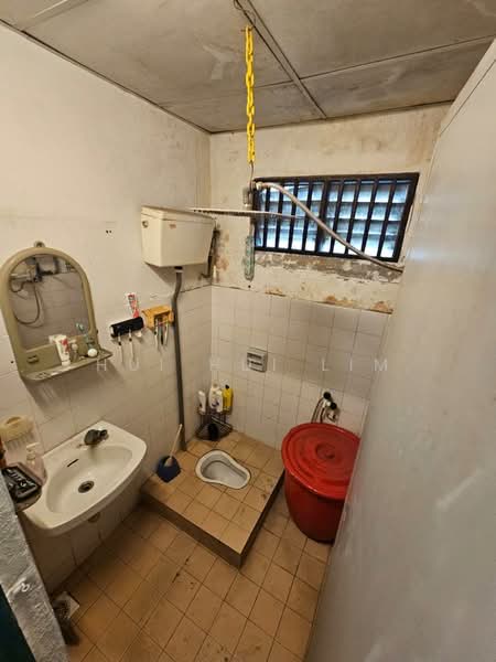 Terrace Factory for Sale in Kampung Baru Seelong (Senai) - Hui Hui Lim - Bathroom - PropertyGuru.com.my