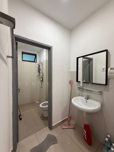 Cluster House for Sale in Taman Adda Heights (Tebrau) - Simpson Poh - Bathroom - PropertyGuru.com.my