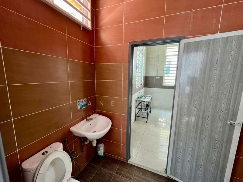 Double Storey Semi-D near FTZ At Batu Maung untuk Untuk Disewa - RM 2,900 /bulan, Feb 2026 - Bathroom - PropertyGuru.com.my