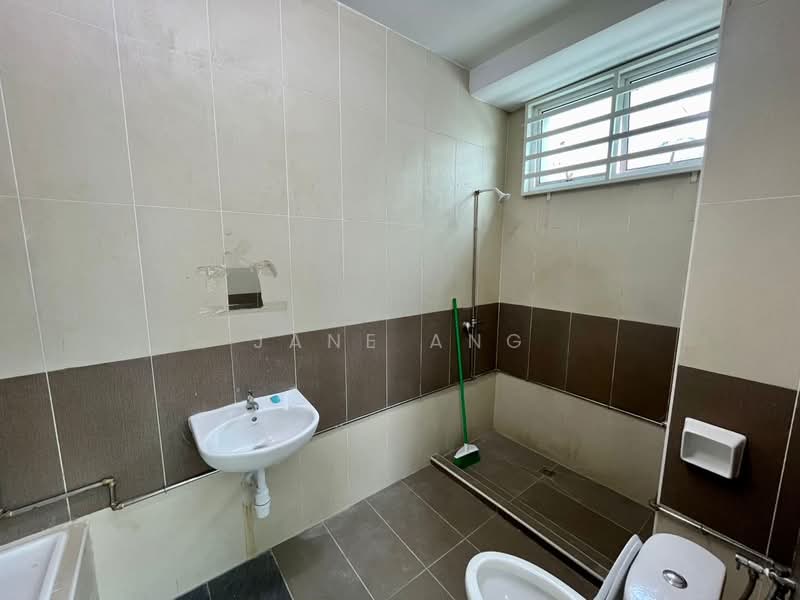 Double Storey Semi-D near FTZ At Batu Maung untuk Untuk Disewa - RM 2,900 /bulan, Feb 2026 - Bathroom - PropertyGuru.com.my