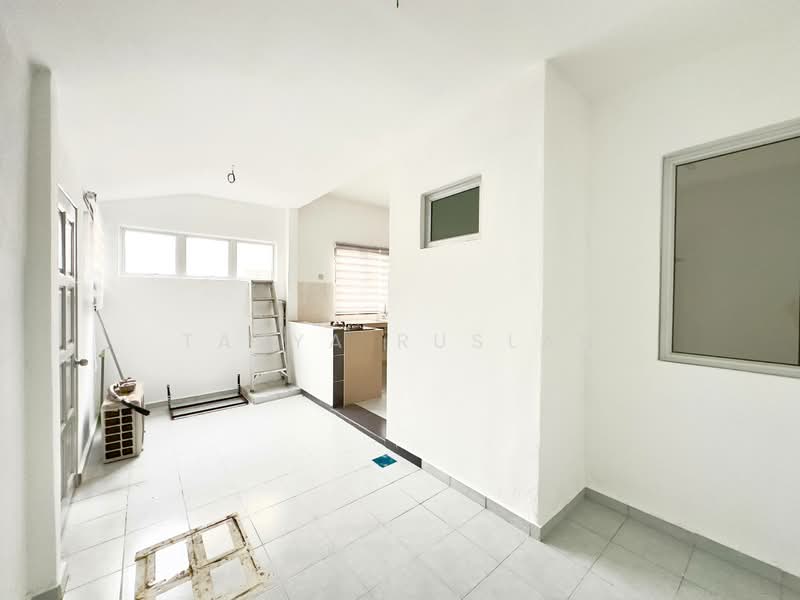 2-storey Terraced House for Sale in Sungai Buloh (Selangor) - Tasya Ruslan - Kitchen - PropertyGuru.com.my