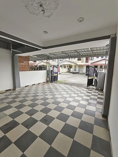Rumah Teres untuk Dijual di Taman Pakatan Jaya (Tambun) - Steven . - Car Porch - PropertyGuru.com.my