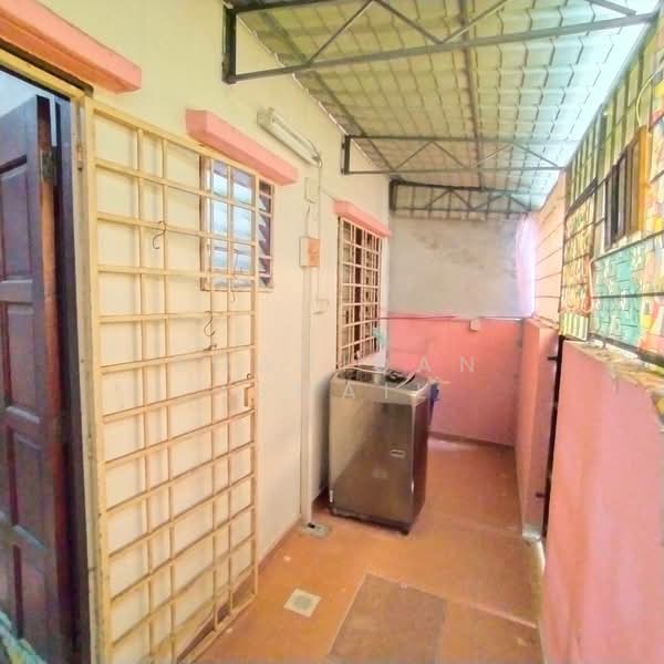 Seksyen 23 untuk Untuk Dijual - RM 650,000, Mac 2026 - Balcony - PropertyGuru.com.my