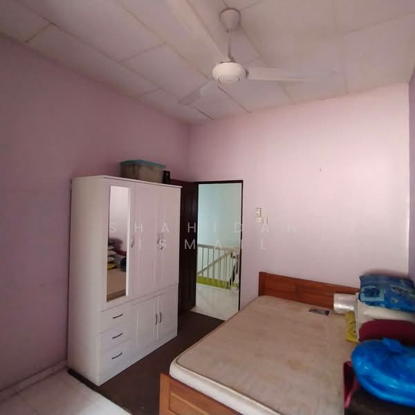 Seksyen 23 untuk Untuk Dijual - RM 650,000, Mac 2026 - Bedroom - PropertyGuru.com.my