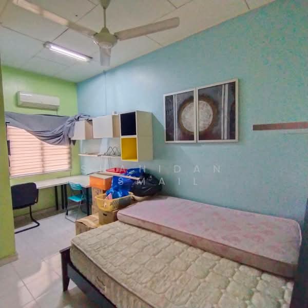 Seksyen 23 untuk Untuk Dijual - RM 650,000, Mac 2026 - Bedroom - PropertyGuru.com.my