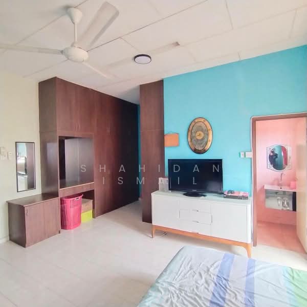 Seksyen 23 untuk Untuk Dijual - RM 650,000, Mac 2026 - Bedroom - PropertyGuru.com.my