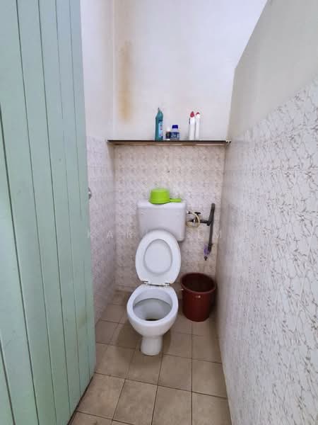 1-storey Terraced House for Sale in Taman Ungku Tun Aminah (Skudai) - Karl Lim - Bathroom - PropertyGuru.com.my