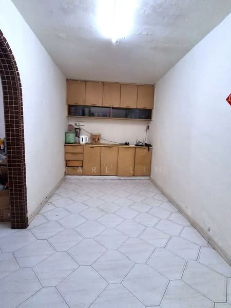 1-storey Terraced House for Sale in Taman Ungku Tun Aminah (Skudai) - Karl Lim - Kitchen - PropertyGuru.com.my