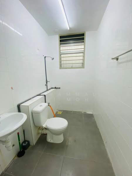 3-storey Terraced House for Rent in Kajang (Selangor) - Muhammad Nazli Mohd Amin - Bathroom - PropertyGuru.com.my