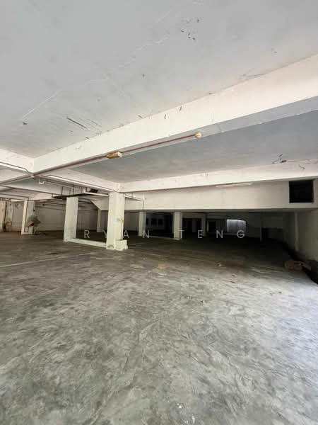 SHOP LOT RENT 3 STOREY COMPLEX 51537 SQFT AT BATU FERRINGHI WITH 26 BASEMENT CAR PARK untuk Untuk Disewa - RM 48,000 /bulan, Apr 2026 - Interior - PropertyGuru.com.my