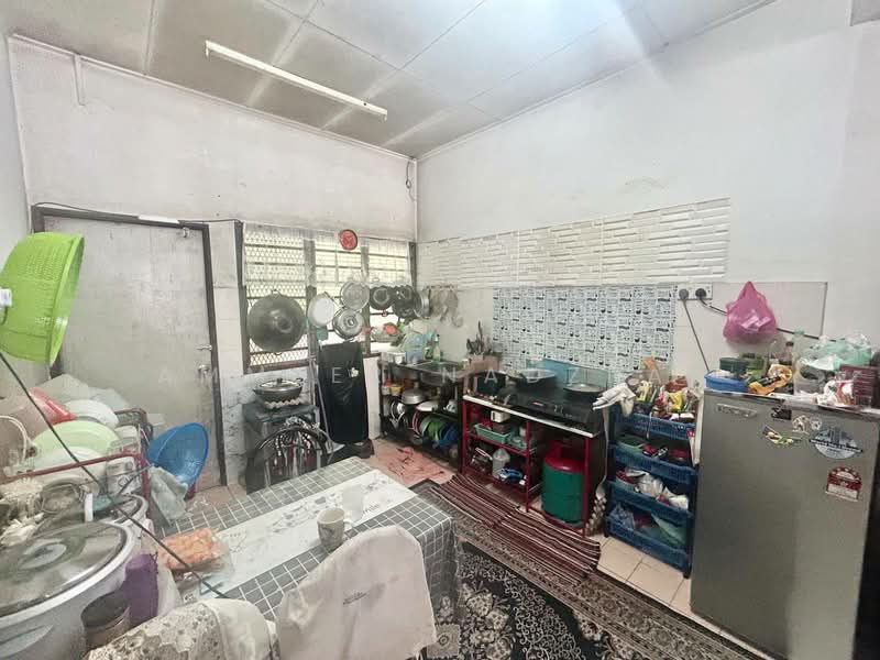 Taman Desa Kenanga 2, Semenyih untuk Untuk Dijual - RM 330,000, Feb 2026 - Kitchen - PropertyGuru.com.my