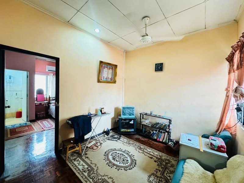 2-storey Terraced House for Sale in Usj 11 (Subang Jaya) - Ammeer Nadzrai - Living Room - PropertyGuru.com.my