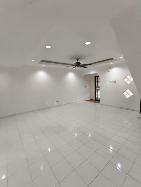 2-storey Terraced House for Sale in Taman Pakatan (Ipoh) - Kent C - Living Room - PropertyGuru.com.my