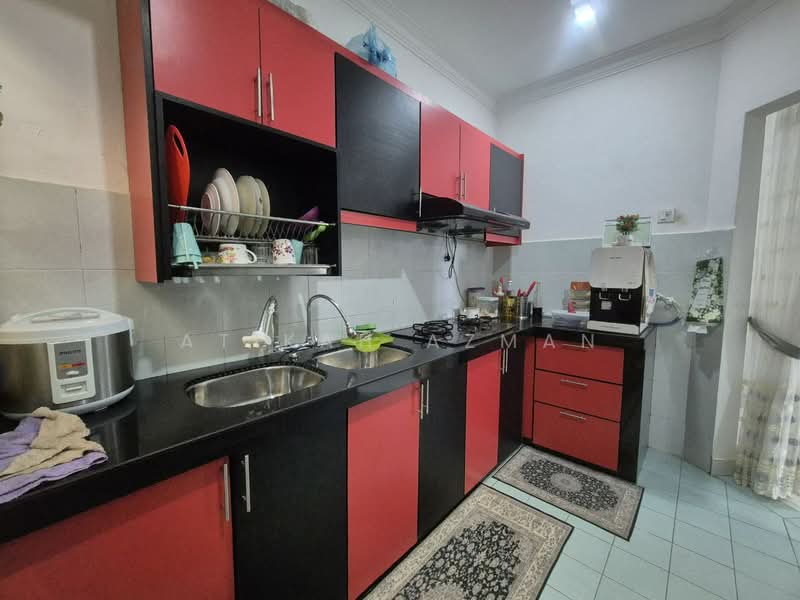 Service Residence for Sale at Serdang Skyvillas (Serdang Perdana) - Atikah Azman - Kitchen - PropertyGuru.com.my