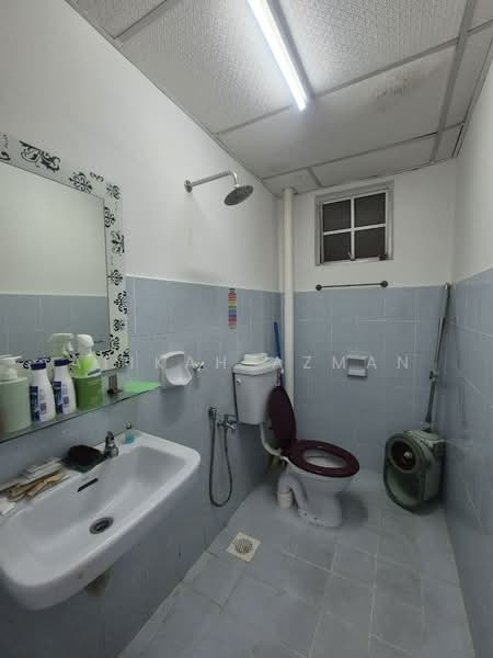 Service Residence for Sale at Serdang Skyvillas (Serdang Perdana) - Atikah Azman - Bathroom - PropertyGuru.com.my