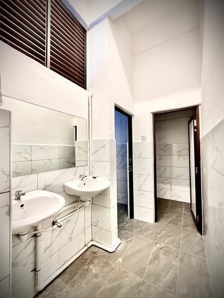 Shop / Office for Rent in George Town (Penang) - Ressha Ramesh - Bathroom - PropertyGuru.com.my