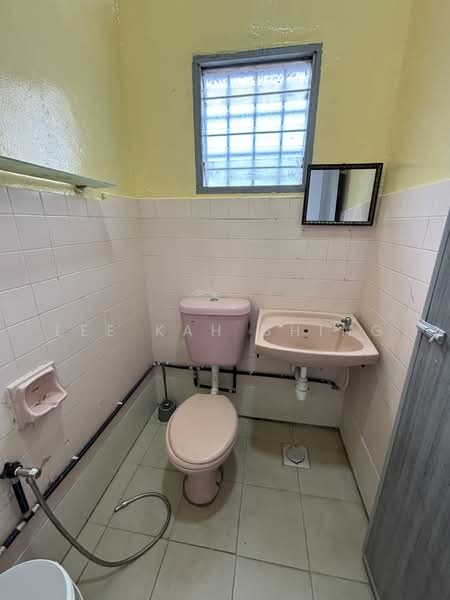 2-storey Terraced House for Rent in Taman Pinggiran Templer (Selayang) - Lee Kah Shing - Bathroom - PropertyGuru.com.my