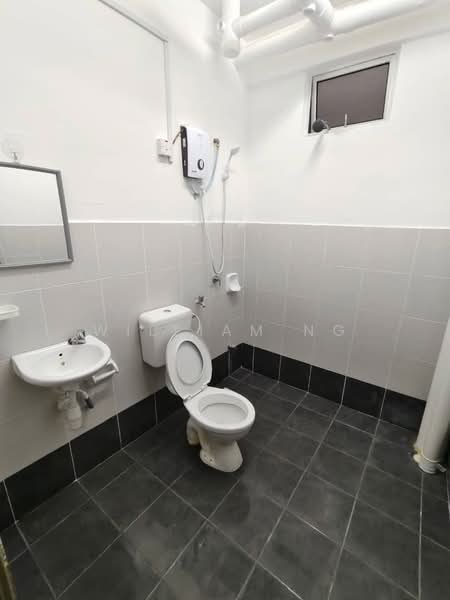 Apartment for Rent at Pangsapuri Pulai Mutiara - William NG - Bathroom - PropertyGuru.com.my