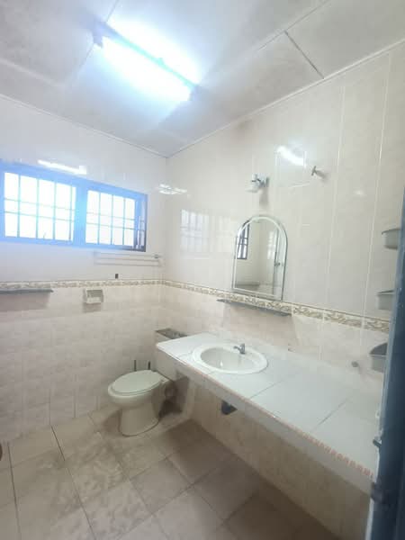 First Garden untuk Untuk Disewa - RM 1,300 /bulan, Feb 2026 - Bathroom - PropertyGuru.com.my