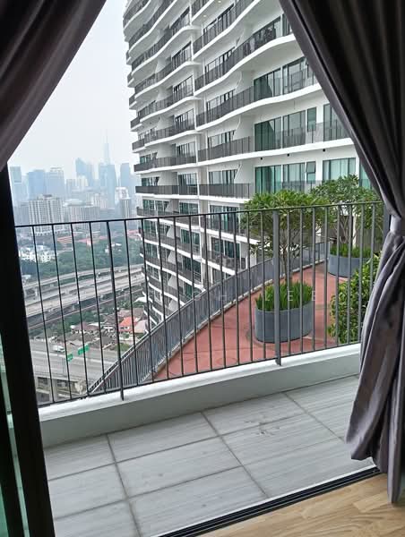 Servis Apartment untuk Disewa di Datum Jelatek Residence - Jeff GH Lee - Balcony - PropertyGuru.com.my