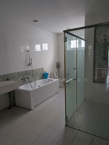 3-storey Terraced House for Rent in Tanjung Bungah (Penang) - Fionne Seah - Bathroom - PropertyGuru.com.my