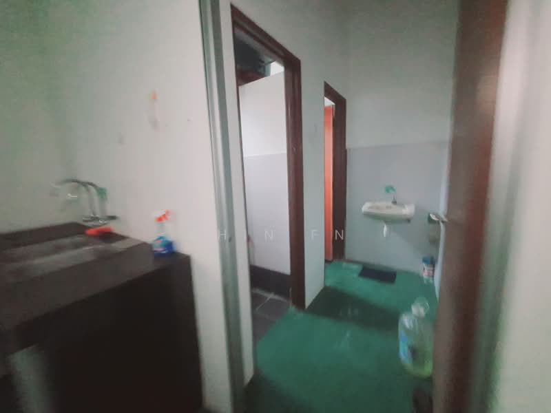 pusat niaga bukit baru utama untuk Untuk Disewa - RM 1,000 /bulan, Feb 2026 - Bathroom - PropertyGuru.com.my