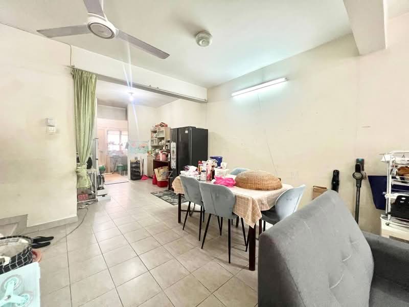 Taman Sutera, Kajang untuk Untuk Dijual - RM 525,000, Mac 2026 - Living Room - PropertyGuru.com.my
