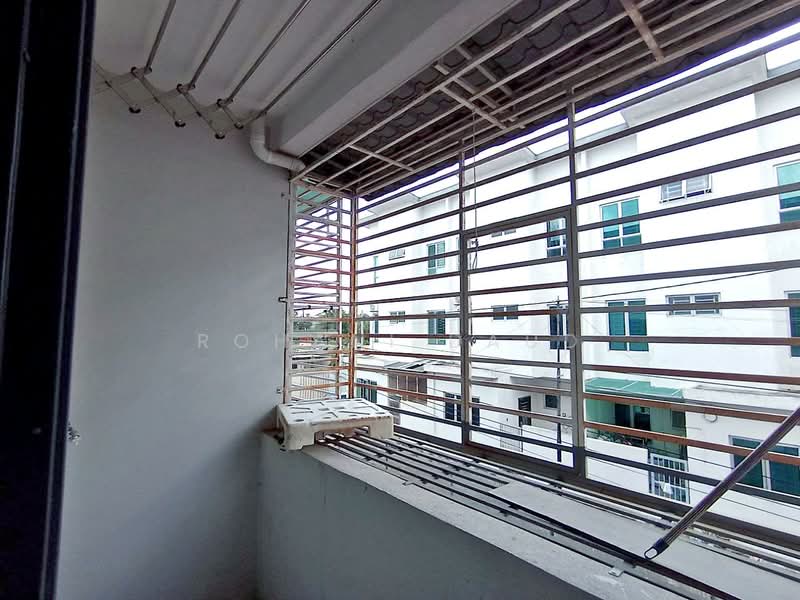 Townhouse for Rent in Taman Aman Permai (Bangi) - Rohani Daud - Balcony - PropertyGuru.com.my