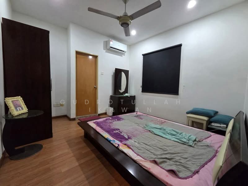 Semi-Detached House for Sale in Taman Lestari Perdana (Seri Kembangan) - Gudrotullah Ikhwan - Bedroom - PropertyGuru.com.my