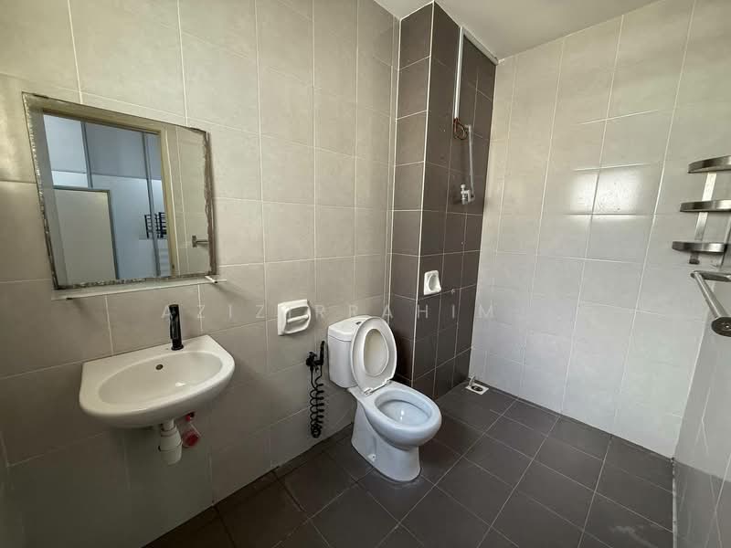 Semi-Detached House for Sale in Tanjong Duabelas (Selangor) - Azizirrahim . - Bathroom - PropertyGuru.com.my