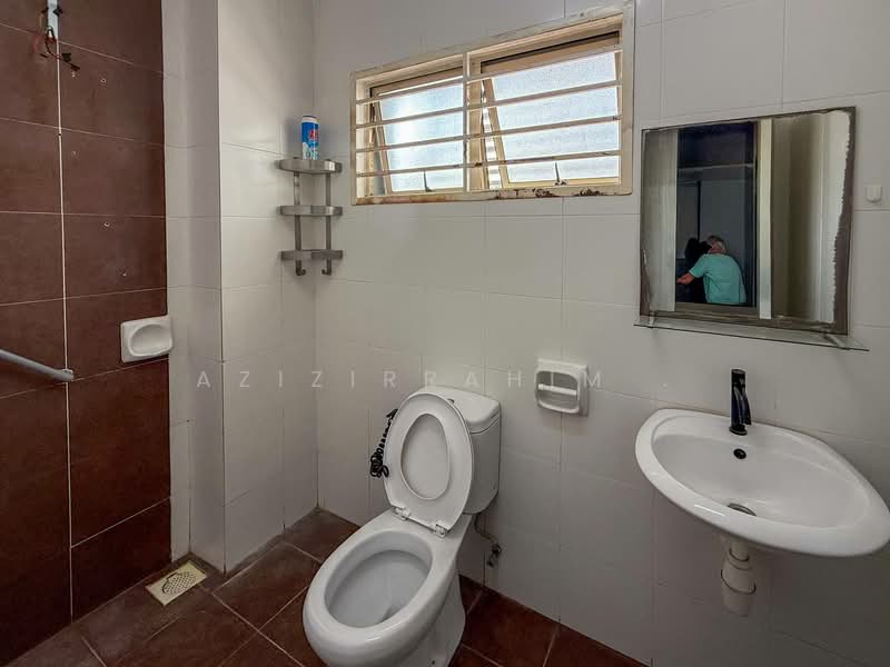 Semi-Detached House for Sale in Tanjong Duabelas (Selangor) - Azizirrahim . - Bathroom - PropertyGuru.com.my