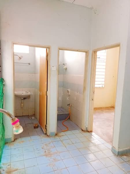 Bandar Aman Jaya untuk Untuk Dijual - RM 250,000, Feb 2026 - Bathroom - PropertyGuru.com.my