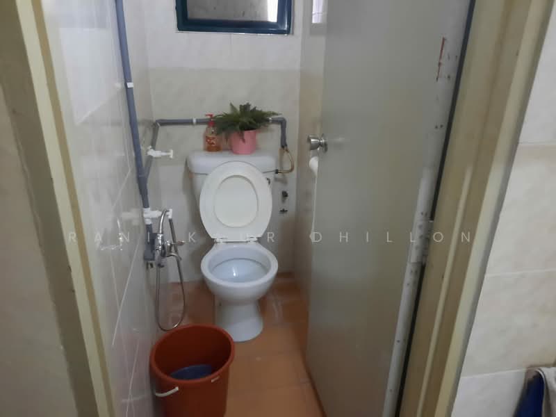 Office for Sale in Puchong (Selangor) - Rani Kaur Dhillon - Bathroom - PropertyGuru.com.my