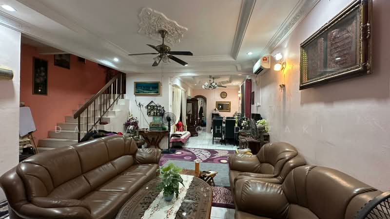 Bandar Puteri Jaya untuk Untuk Dijual - RM 315,000, Feb 2026 - Living Room - PropertyGuru.com.my
