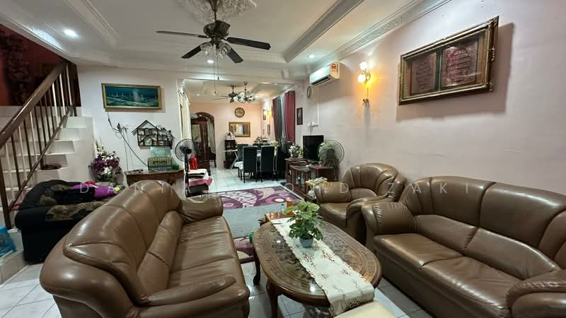 Bandar Puteri Jaya untuk Untuk Dijual - RM 315,000, Feb 2026 - Living Room - PropertyGuru.com.my