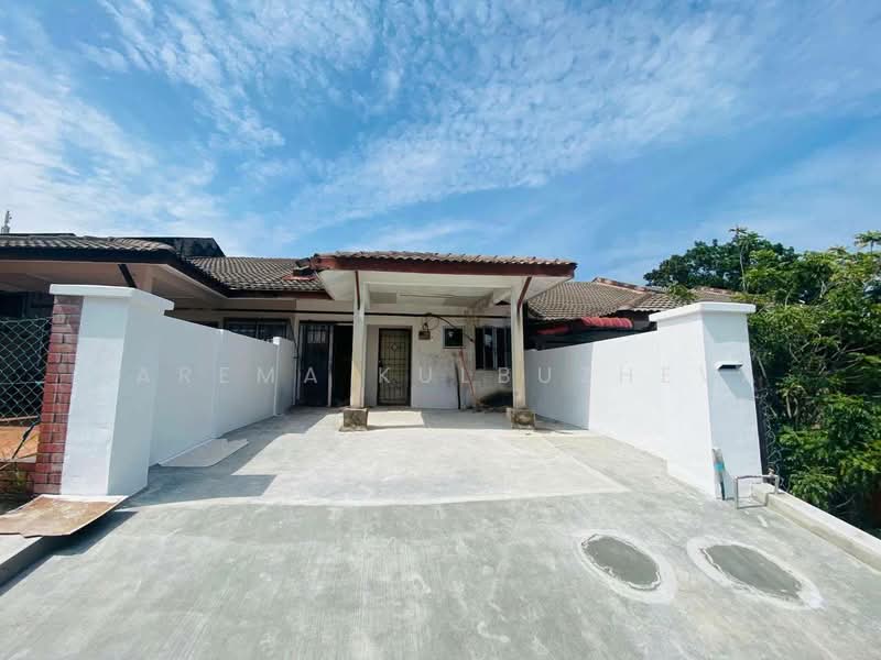 1-storey Terraced House for Sale in Rawang (Selangor) - Zarema Kulbuzheva - Exterior - PropertyGuru.com.my