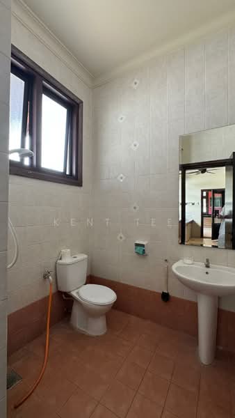 Bungalow for Sale in Seksyen U1 (Glenmarie) - Kent Tee - Bathroom - PropertyGuru.com.my
