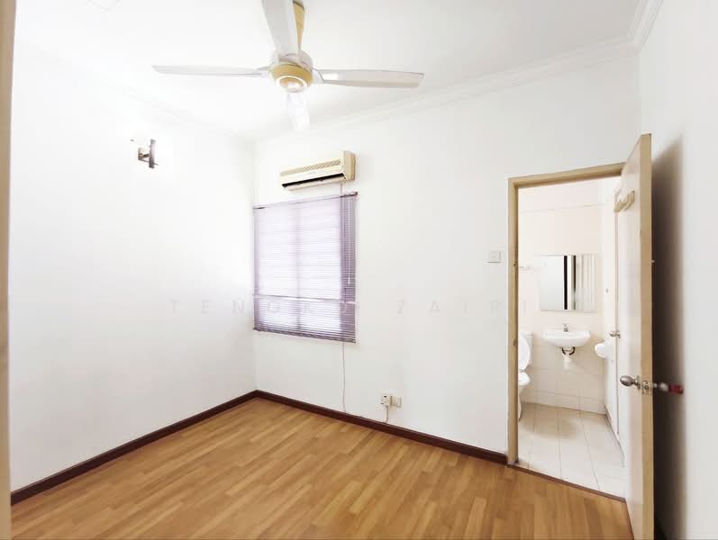2-storey Terraced House for Sale in Taman Pinggiran Usj (Subang Jaya) - Tengku Zairi - Bathroom - PropertyGuru.com.my