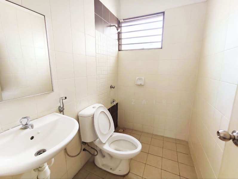2-storey Terraced House for Sale in Taman Pinggiran Usj (Subang Jaya) - Tengku Zairi - Bathroom - PropertyGuru.com.my