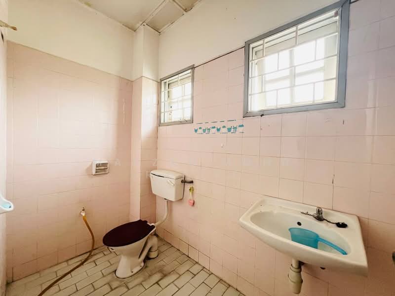 Seksyen 27 untuk Untuk Dijual - RM 730,000, Feb 2026 - Bathroom - PropertyGuru.com.my
