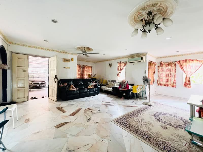 Seksyen 27 untuk Untuk Dijual - RM 730,000, Feb 2026 - Living Room - PropertyGuru.com.my