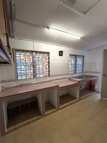 2-storey Terraced House for Rent in Taman TTDI Jaya (Shah Alam) - Ivan Kok - Kitchen - PropertyGuru.com.my