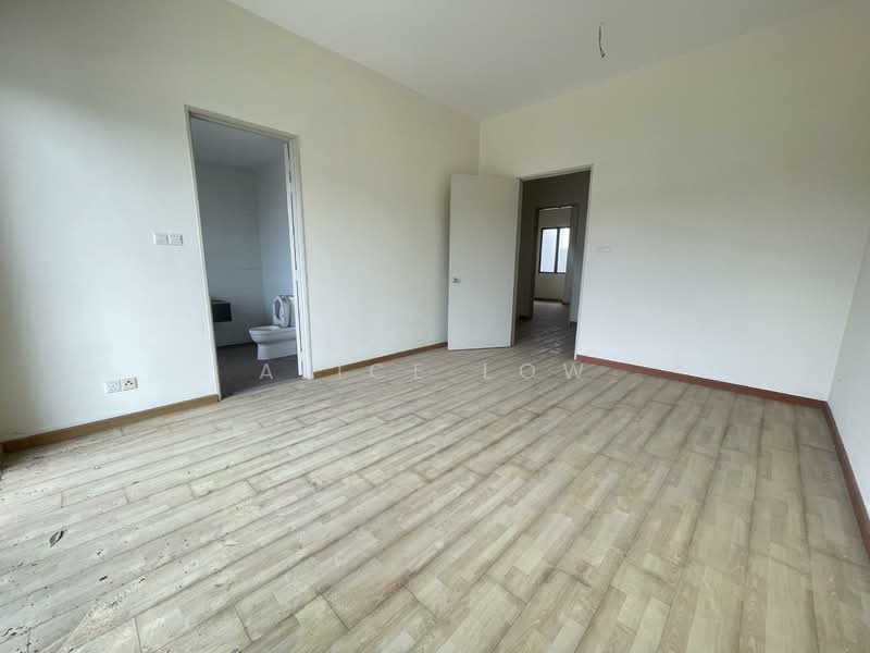 3-storey Terraced House for Sale in Rawang (Selangor) - Alice Low - Bathroom - PropertyGuru.com.my