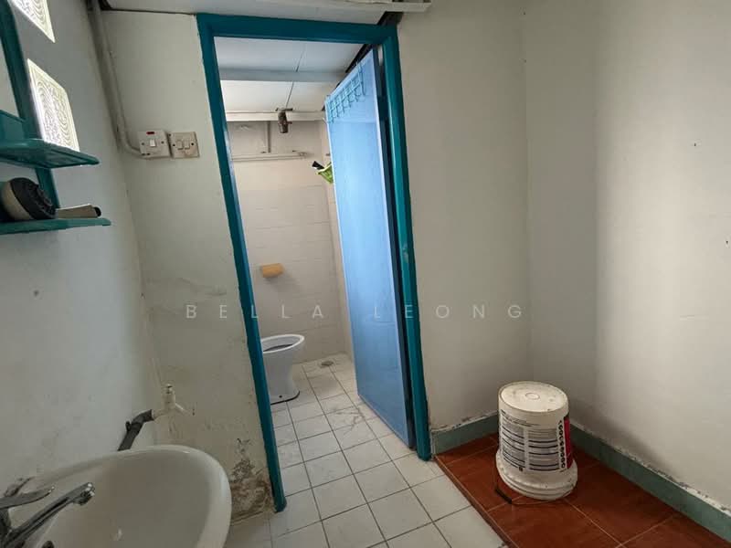 Apartment for Sale at Seri Tanjung Apartment - Bella Leong - Bathroom - PropertyGuru.com.my