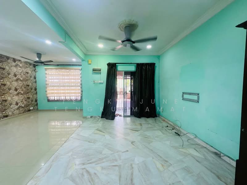 2-storey Terraced House for Sale in Bandar Baru Bangi (Selangor) - Tengku June Tengku Mamat - Living Room - PropertyGuru.com.my