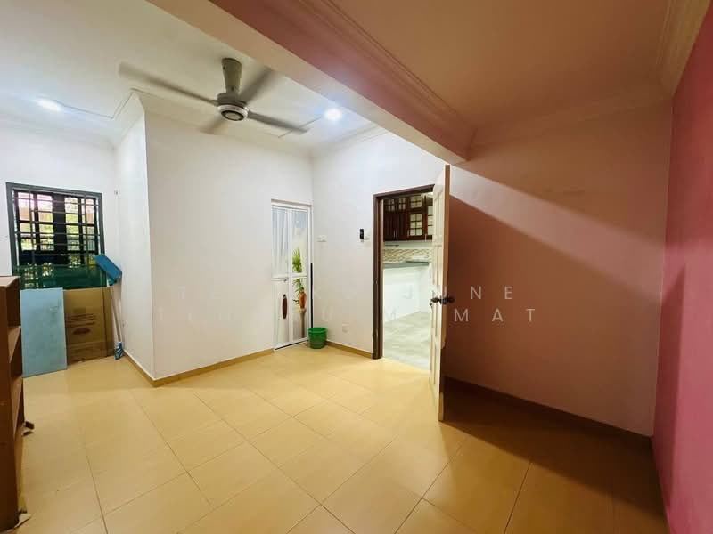 2-storey Terraced House for Sale in Bandar Baru Bangi (Selangor) - Tengku June Tengku Mamat - Living Room - PropertyGuru.com.my