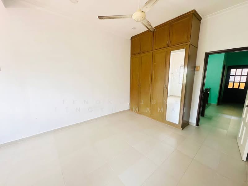 2-storey Terraced House for Sale in Bandar Baru Bangi (Selangor) - Tengku June Tengku Mamat - Bedroom - PropertyGuru.com.my