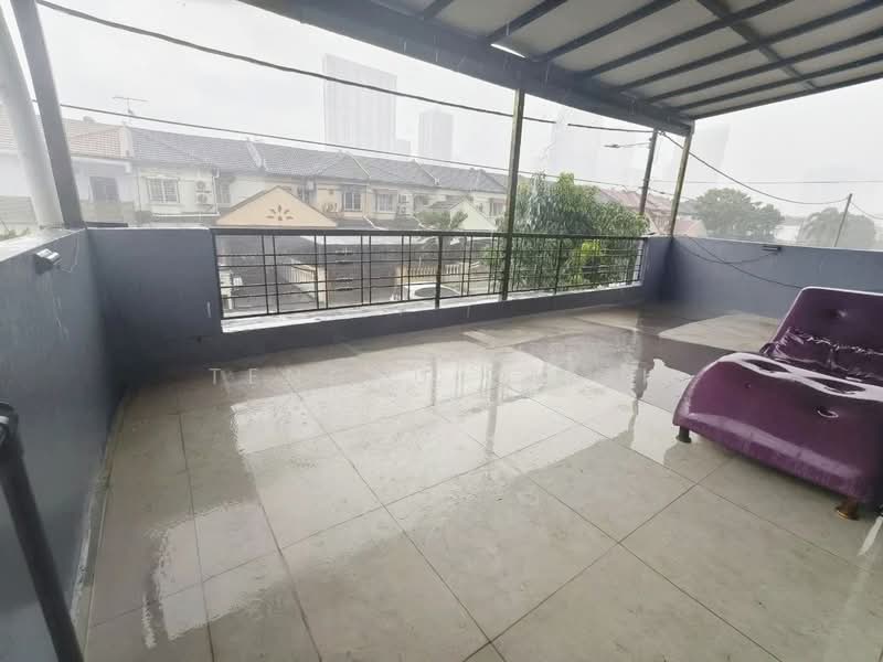 2-storey Terraced House for Sale in Subang Jaya (Selangor) - Tengku Zairi - Balcony - PropertyGuru.com.my