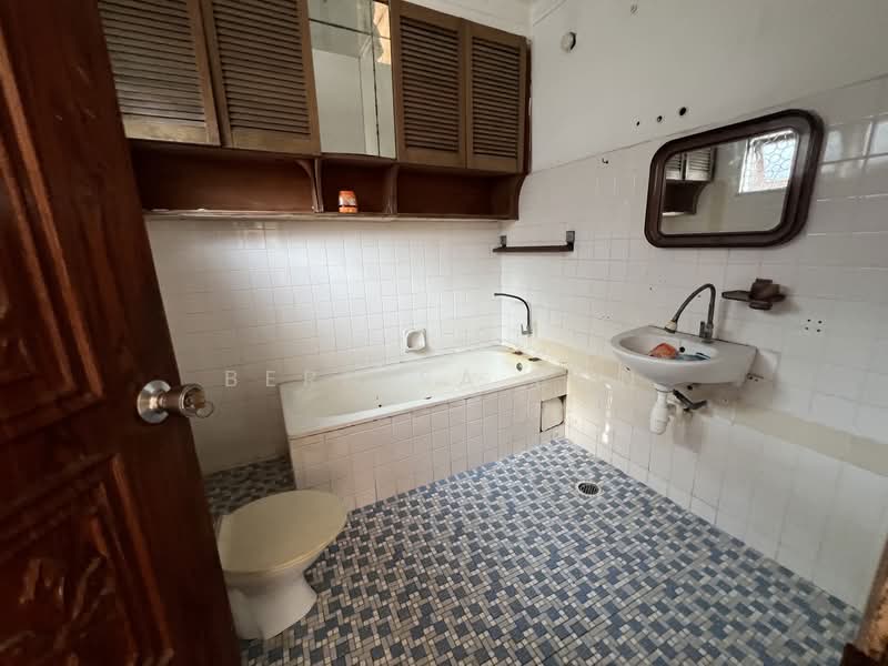 Section 5 @ Petaling Jaya untuk Untuk Dijual - RM 1,800,000, Feb 2026 - Bathroom - PropertyGuru.com.my