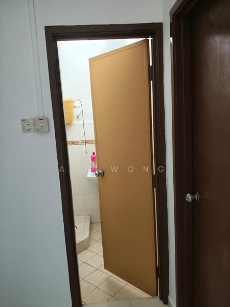 1-storey Terraced House for Rent in Taman Setia Indah (Tebrau) - Ais Wong - Bathroom - PropertyGuru.com.my